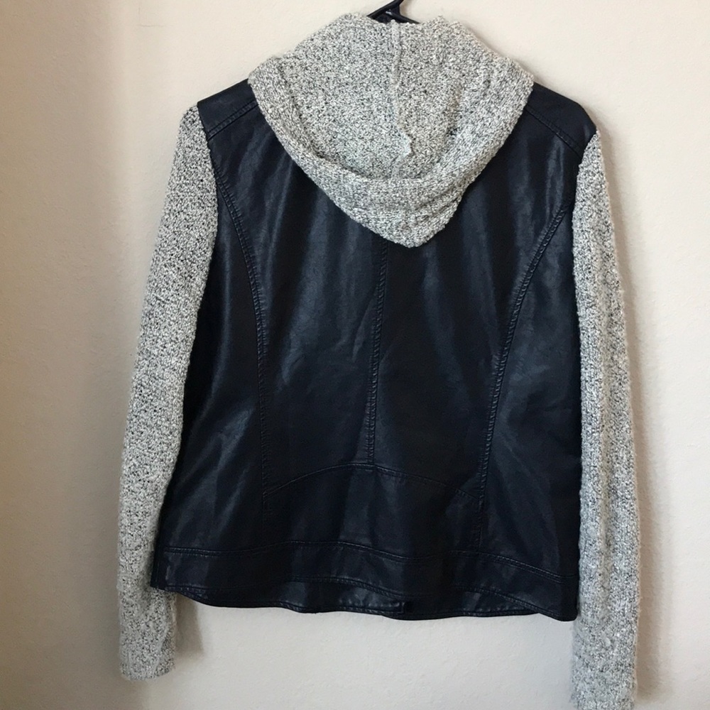 Leather jacket - Picture 2 of 3
